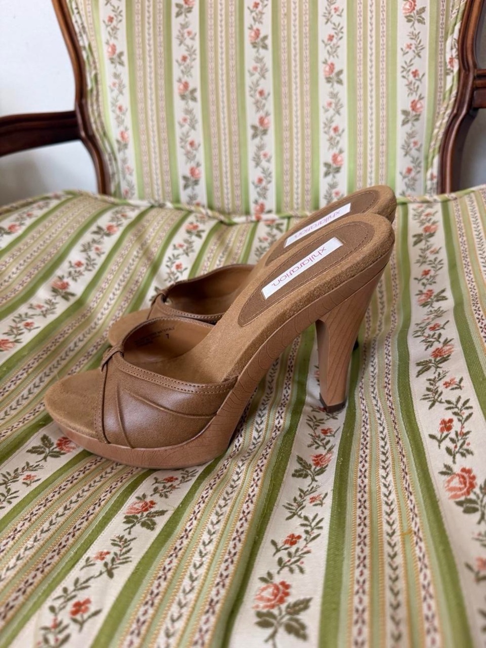 Tan Vintage 2000s Y2K High Heel Sandal Pumps - Like New!